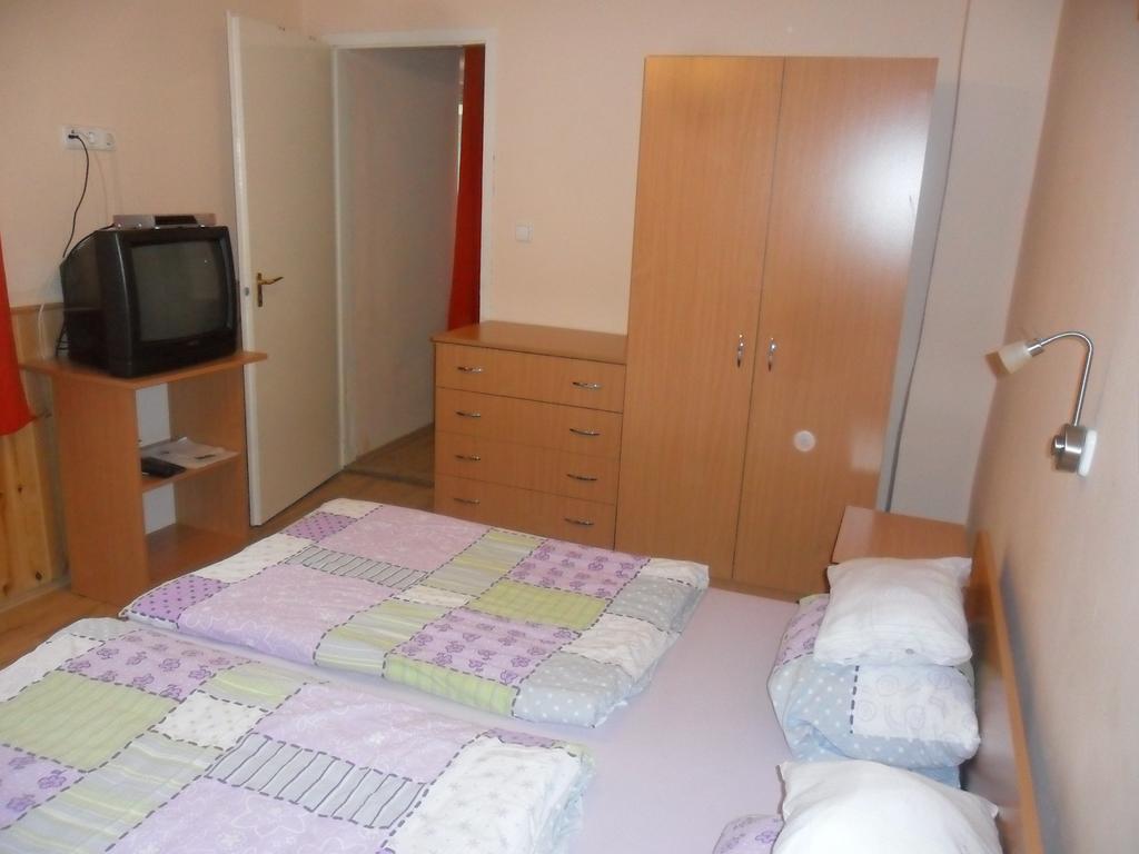 Pallosi Haz "A" Sárvár Kamer foto