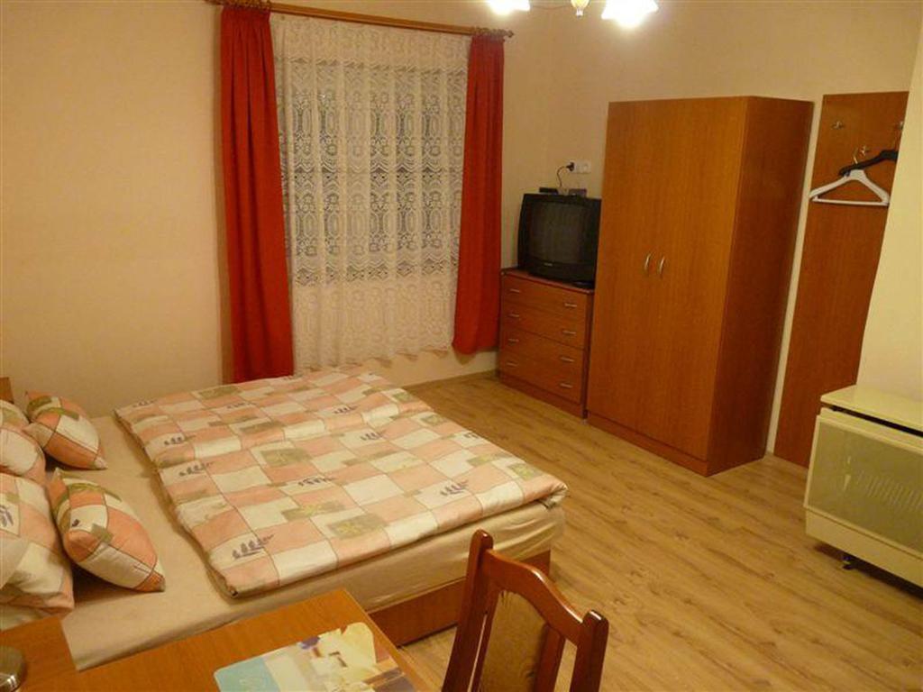 Pallosi Haz "A" Sárvár Buitenkant foto